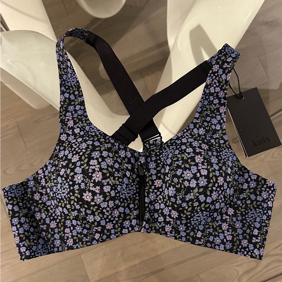 KNIX Catalyst Front Zip Sports Bra in Size 1 - Picture 1 of 3